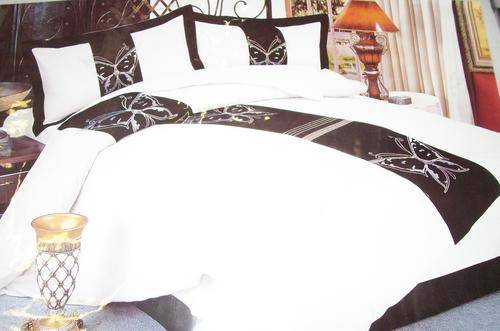 6 PIECE BEDDING SET (Range 1 = R140)